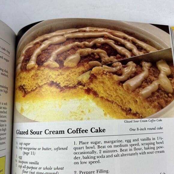 Vintage 80s Betty Crocker's Microwave Cookbook Hardcover General Mills 1981 EUC - Picture 9 of 12